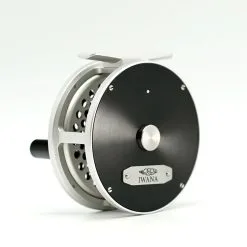 Iwana Steelhead Fliegenrolle - Black/Silver 14 Iwana Steelhead Fliegenrolle - Black/Silver -Guideline Verkäufe 4 2 1024x1024 dce83ea4 05d6 4a56 81ed 05ca730c9931